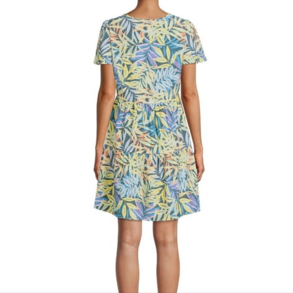 Time and Tru Tiered Tropical Print Short Sleeve Pullover Dress - Picture 3 of 10